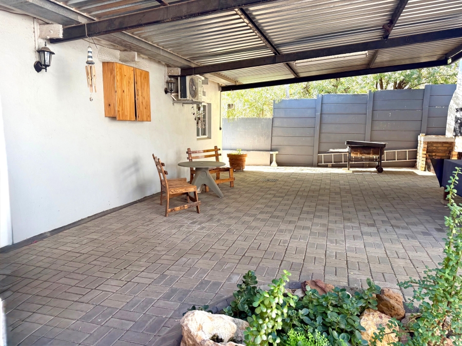 4 Bedroom Property for Sale in Amandelrug Western Cape